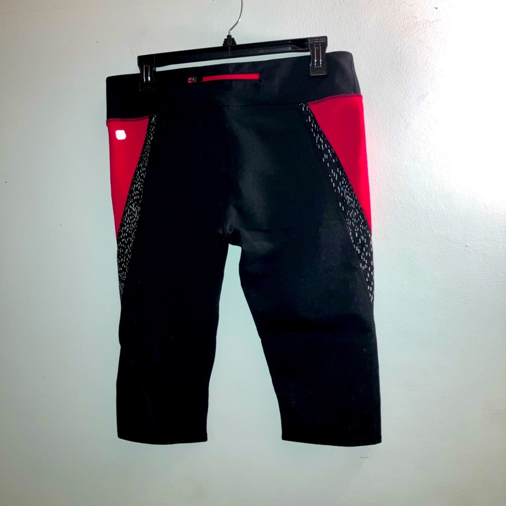 L | Fabletics Capri - Picture 6 of 8